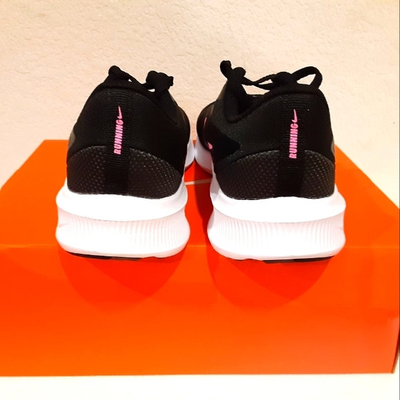 Nike - Picture 4 of 4